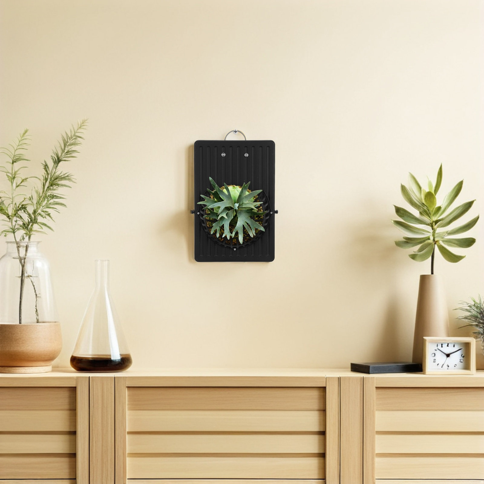 لوحة تثبيت بلاستيكية للنباتات  - مراجعة Vertical Planter وسعره